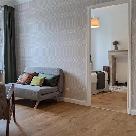 Le 14 Faubourg Nocleg ze śniadaniem 3*