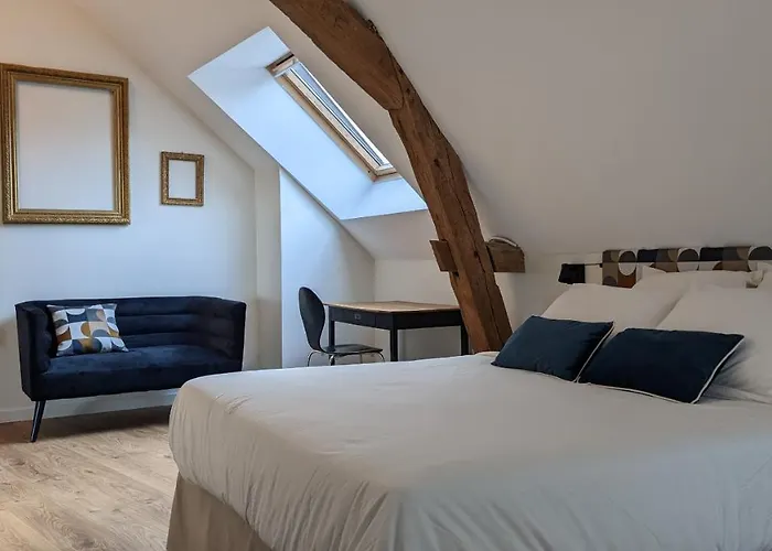 Le 14 Faubourg 3* Бон