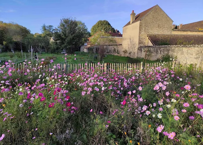Le 14 Faubourg Bed and Breakfast Μπον